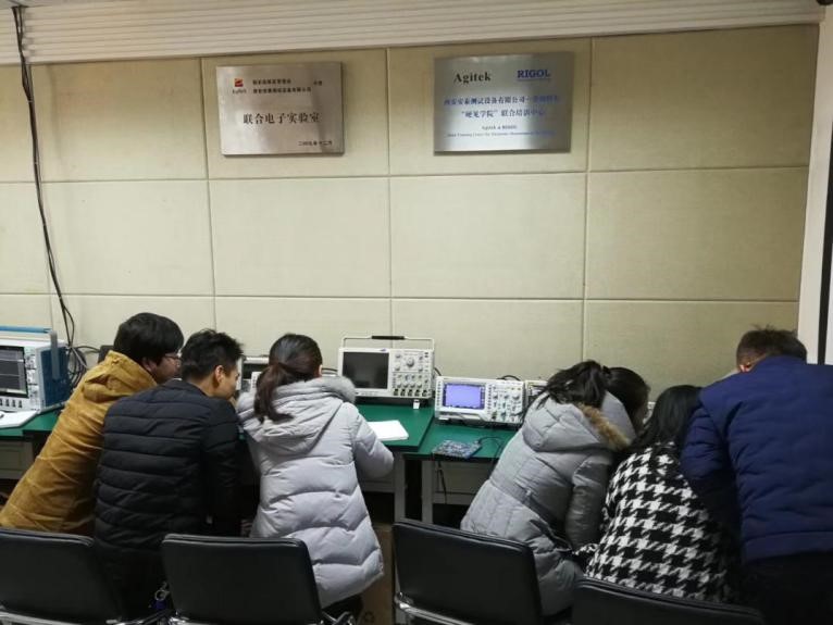 第一次儀器操作——使用泰克示波器捕捉異常信號